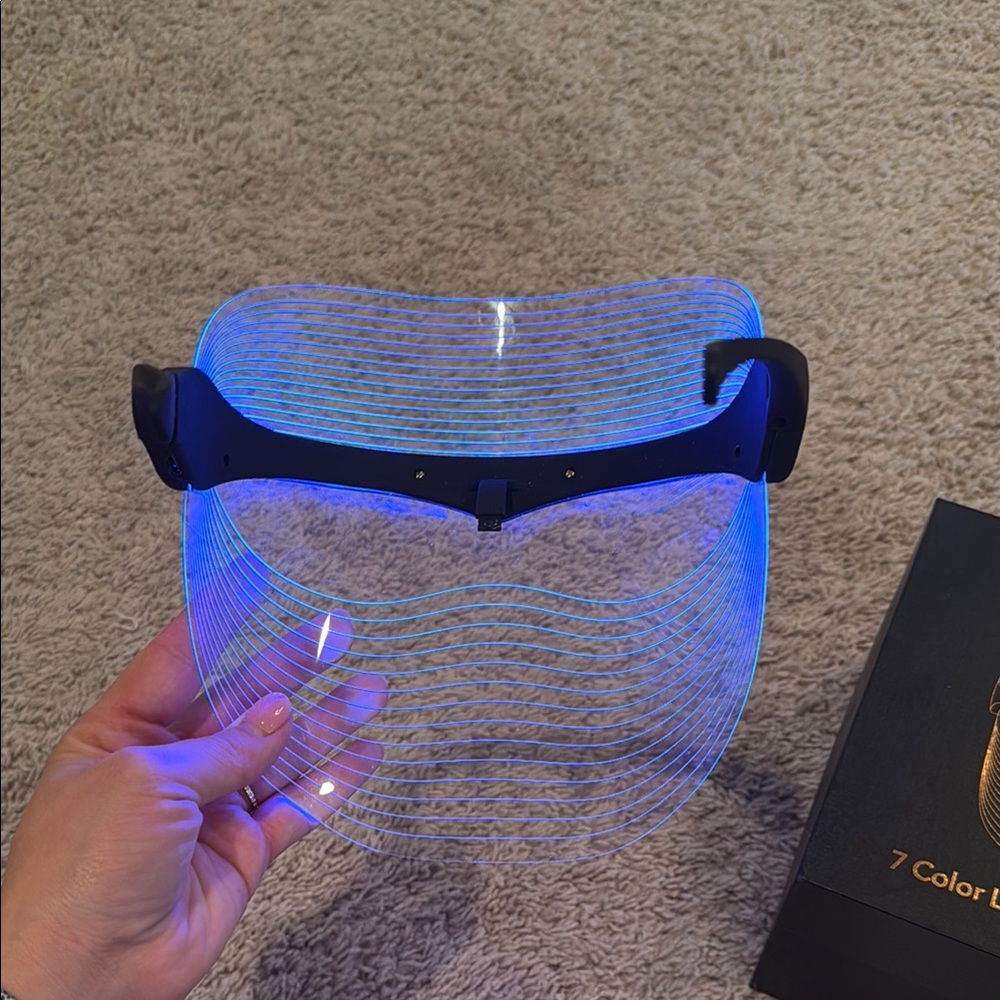 7 Color LED Beauty Mask - Picture 3 of 6